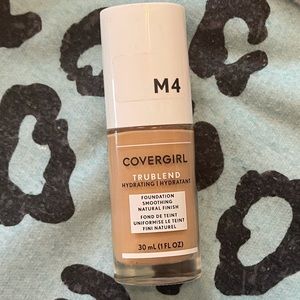 New Covergirl Hydrating Foundation M4